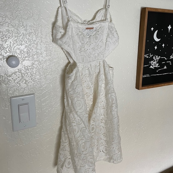 Lace Kendall and Kylie dress - Picture 9 of 12